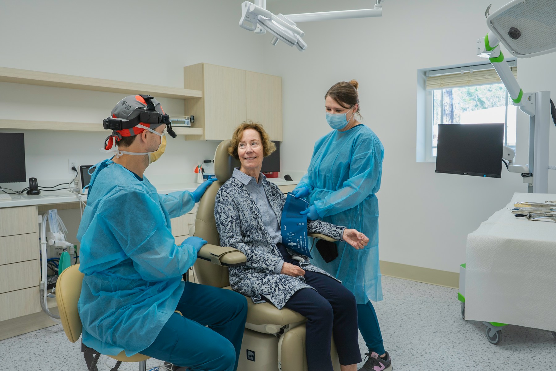 Temporary image representing a dental clinic team working together